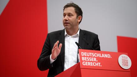 Lars Klingbeil, Vorsitzender der SPD, regt seine Partei an, über eine Anhöhung der Pendlerpauschale nachzudenken