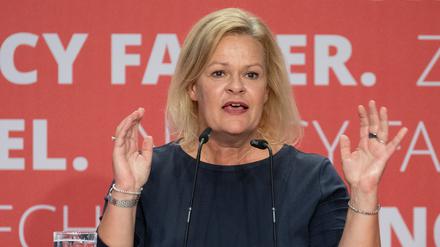 Nancy Faeser (SPD), Spitzenkandidatin für die Landtagswahl spricht auf der Veranstaltung zum Wahlkampfauftakt der SPD in Bad Homburg. 