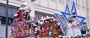 Potsdamer Weihnachtsmarkt „Blauer Lichterglanz“ in der Brandenburger Straße.