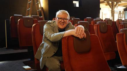 Bernhard Knuth, Bürgermeister von Beelitz, war einer der ersten, der im neuen Kino das Dolby-Surround-System testen durfte.