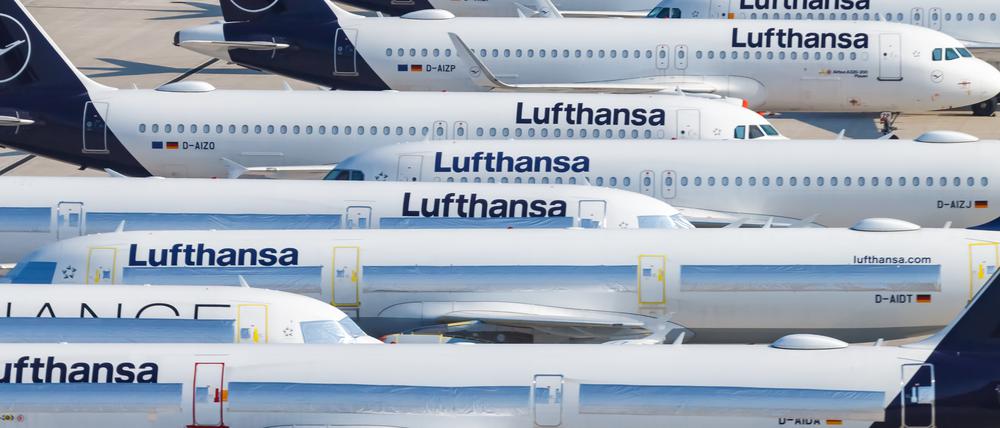 Lufthansa-Flugzeuge am Boden.