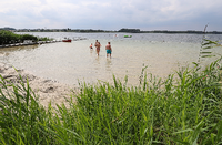 Naturbelassen wirkt das Strandbad Werder am Großen Plessower See.