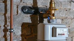 Ein Gaszähler in einem Keller eines Einfamilienhauses. Deutschland gehört weltweit zu den Ländern, die am meisten Gas zum Heizen nutzen. 