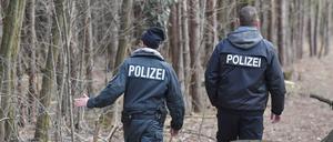2019 suchte eine Hundertschaft der Berliner Polizei auch in Brandenburg bei Storkow (Oder-Spree) in einem  Waldstück nach der vermissten Rebecca Reusch. Die damals 15-Jährige blieb verschwunden - seit nunmehr fünf Jahren.  
