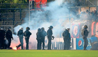 Chaos im "Karli". Beim Regionalligaderby kam es zu schweren Ausschreitungen - die Polizei musste einschreiten.