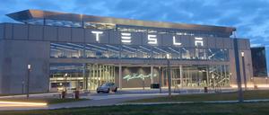 Das Tesla-Werk in Grünheide - wieder mit Strom 