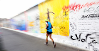Mit 670 Läufern wird für den Mauerweglauf in Berlin ein Teilnehmerrekord vermeldet.