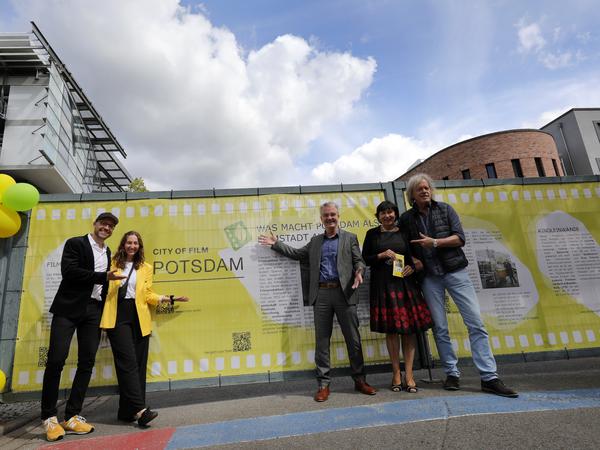 Banner am Zaun: Damit will Potsdam auf seinen Titel Unesco Creative City of Film aufmerksam machen. 
