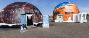 Das mobile Planetarium macht mit der Show „Universe on Tour – Licht aus! Sterne an!” in Potsdam Station.