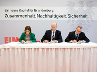  Michael Stübgen (l., CDU), Ursula Nonnemacher (Grüne) und Ministerpräsident  Dietmar Woidke.