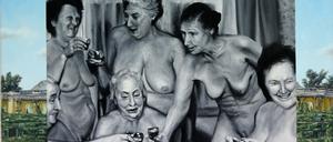 „Das Fest“. Der Potsdamer Künstler Van Icon stellt lässt nackte Damen vor Schloss Sanssouci „Blauen Würger“ trinken. 