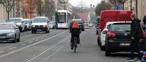 Die Stadt Potsdam plant Tempo 30 für die Charlottenstraße. Dagegen regt sich Widerstand von Anwohnern und Gewerbetreibenden.