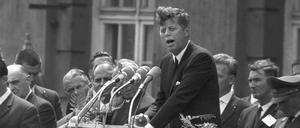 US-Präsident John F. Kennedy bei seiner historischen Rede am 26.06.1963 vor dem Rathaus Schöneberg.