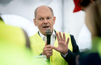 Olaf Scholz, SPD-Kanzlerkandidat im Zementwerk Rüdersorf - diese soll bis 2030 klimaneutral werden.