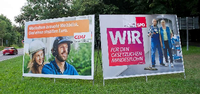 Große Auswahl: Wahlplakate bis oben hin in Potsdam.