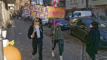 Mehr Power, bitte! Demonstrantinnen am Weltfrauentag 2021 in Neukölln.