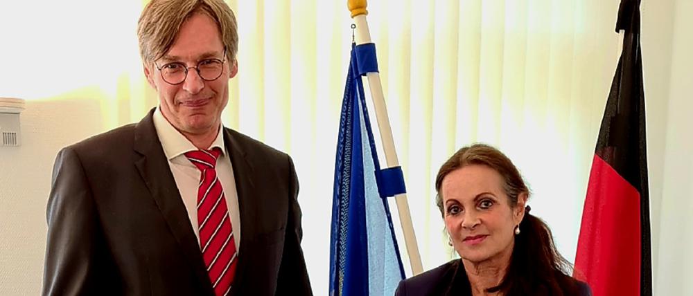 Der künftige Generalstaatsanwalt Roland Wilkening und Brandenburgs Justizministerin Susanne Hoffmann (CDU).