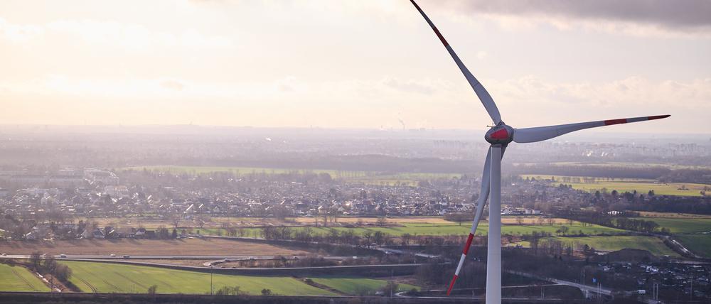 In Nordrhein-Westfalen fällt der Mindestabstand von Windkraftanlagen zu Siedlungen weg.