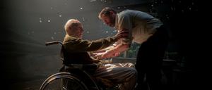 Filmszene aus dem Wettbewerbsfilm "Logan" mit Patrick Steward und Hugh Jackman.