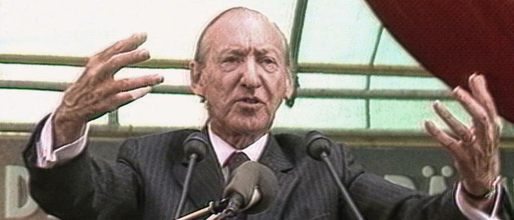 Vom Gefeierten zum Gefallenen. Der Österreicher und UN-Generalsekretär Kurt Waldheim wird 1986 mit seiner NS-Vergangenheit konfrontiert. 