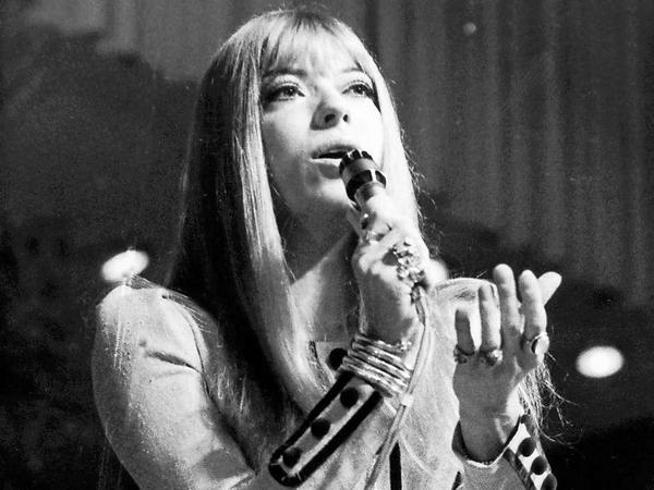 Katja Ebstein bei einem Auftritt 1970.