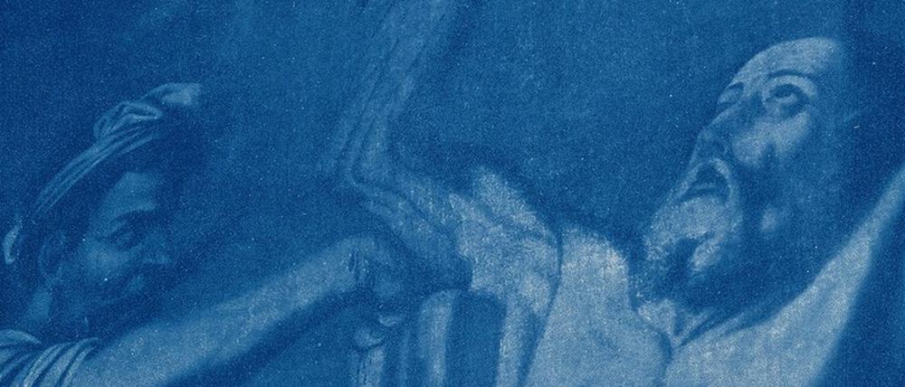 Die bläulich schimmernde Fotografie „Häutung, Murcia“ (2020), abgezogen im Cyanotypie-Verfahren. 