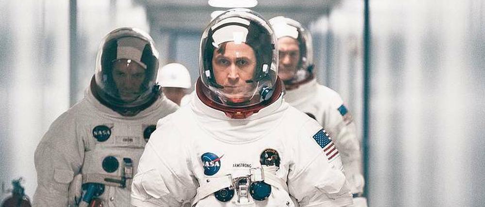 Großer Schritt für die Menschheit. Neil Armstrong (Ryan Gosling) und die Apollo-Crew in „Aufbruch zum Mond“. 