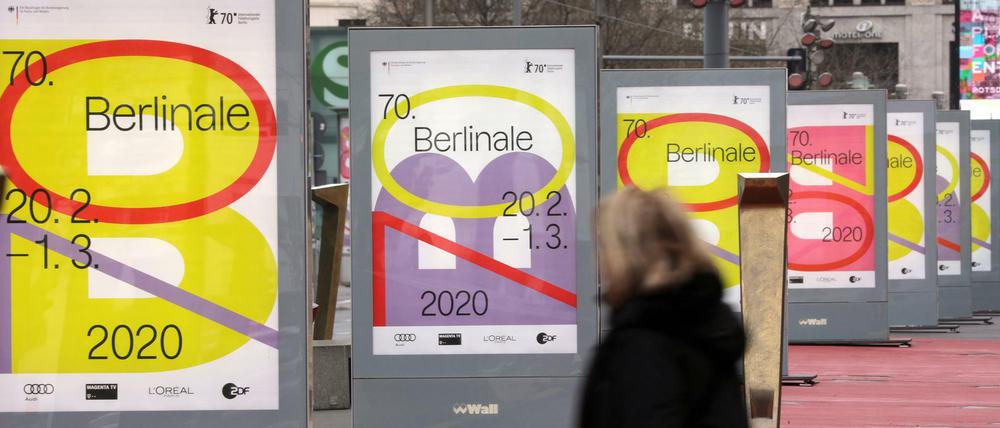 Neuer Look: Die Berlinale-Plakate kommen grafisch schlicht daher, doch viele vermissen die Bären-Motive.