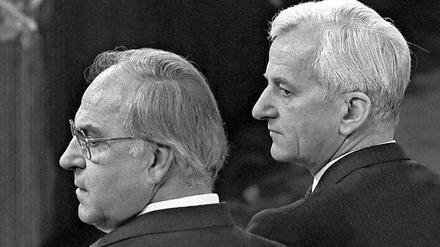Helmut Kohl und Richard von Weizsäcker 1984 in der Bonner Beethovenhalle. 