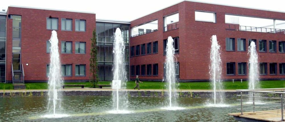 Das Hasso-Plattner-Institut (HPI) in Potsdam-Babelsberg zieht sich von dem umstrittenen Forschungsprojekt der Schufa zurück. 
