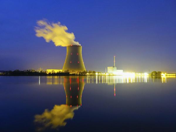 Sollen die letzten drei deutschen Atomkraftwerke wegen der Gaskrise länger laufen?  