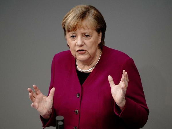 Kanzlerin Angela Merkel (CDU) äußert sich am Sonntagabend in der ARD-Sendung „Anne Will“.