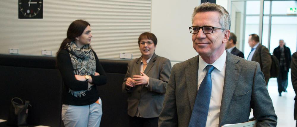 Bundesinnenminister Thomas de Maiziere (CDU) hat einen rechtsextremistischen Verein verboten. 
