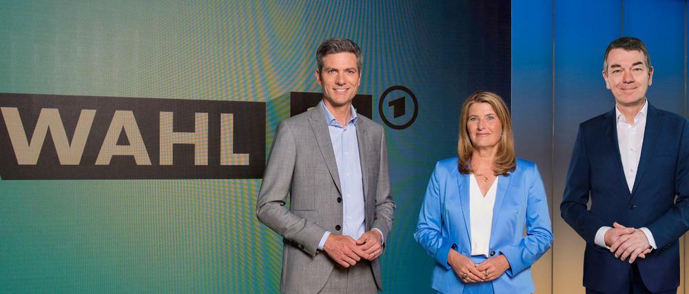 Bundestagswahl 2021 im TV unter anderem mit den Moderator:innen Ingo Zamperoni, Tina Hassel und Jörg Schönenborn (v. l.)