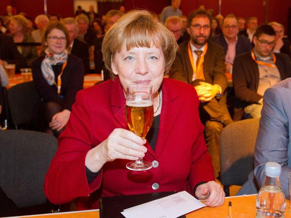 Die CDU-Vorsitzende Angela Merkel 2015 in Demmin (Mecklenburg-Vorpommern) beim Politischen Aschermittwoch der CDU Mecklenburg-Vorpommern.