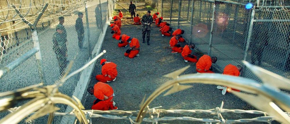 Die orangefarbenen Overalls sind das Erkennungszeichen: das Lager in Guantanamo. Der türkische Präsident hat daran offenbar Gefallen gefunden.