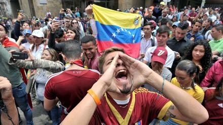 Proteste gegen den venezolanischen Präsident Nicolas Maduro in der kolumbianischen Hauptstadt Bogotá. 