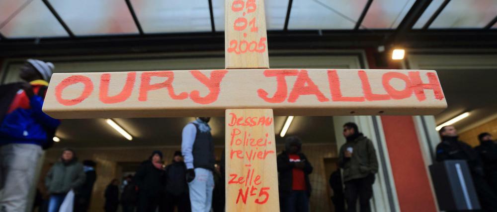 Demonstration zum zehnten Todestag des Asylbewerbers Oury Jalloh im Januar 2005