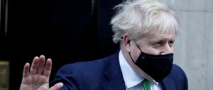 Der britische Premier Boris Johnson verlässt seinen Amtssitz (am 19. Januar 2022). 