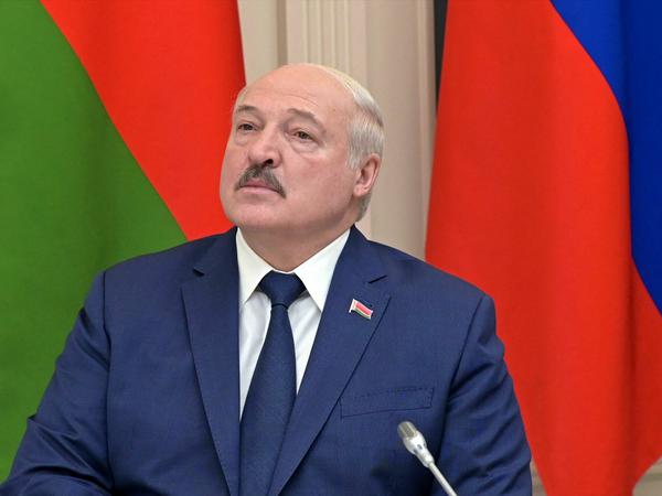 Noch hat er sein Militär nicht in die Ukraine geschickt, aber Kiew fürchtet, dass er es tut: Präsident Alexander Lukasshenko ist Russlands Verbündeter.