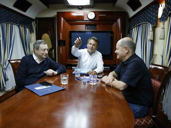 Mit Spannung wird erwartet, was die Drei mitbringen, welche Botschaft sie Präsident Wolodymyr Selenskyj übermitteln wollen. . 