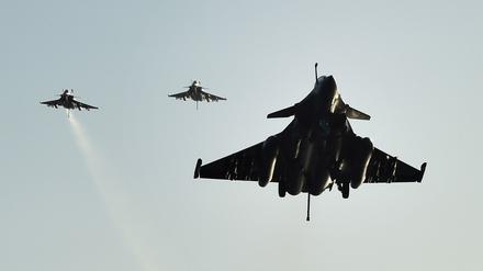Französische Kampfjets im Einsatz gegen Stellungen der Terrormiliz IS