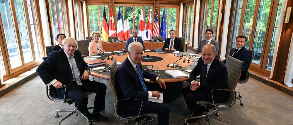 Am ersten Gipfeltag beraten die G7 die weltwirtschaftliche Lage, den Klimaschutz und die Außen- und Sicherheitspolitik mit den Sanktionen gegen Russland.