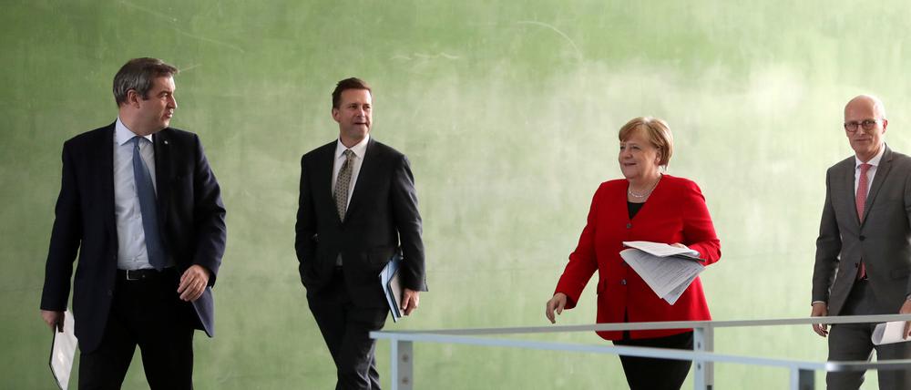Am Mittwoch legten Bundeskanzlerin Angela Merkel (CDU) und die MInisterpräsidenten der Länder Regelungen für Neuinfektionen fest.   