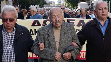 Griechische Pensionäre protestierten am Donnerstag in Athen gegen die Kürzung der Renten. 