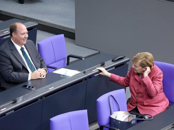 Helge Braun, Chef des Bundeskanzleramtes und Angela Merkel: Die schwerste Phase des Krisenmanagements. 