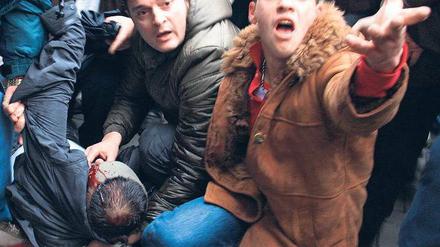 Opfer des Protests. Drei Demonstranten wurden in Tirana getötet. Foto: dpa
