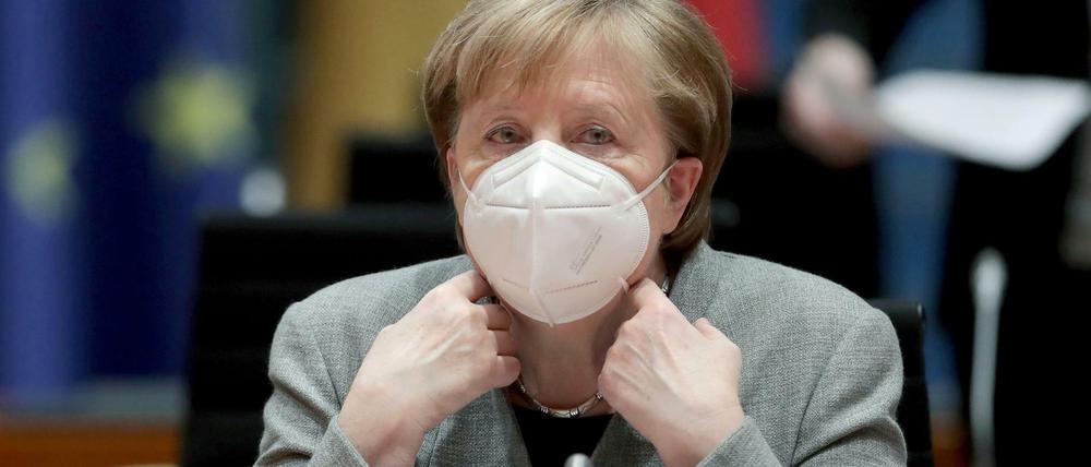 Die Bundesregierung um Kanzlerin Angela Merkel (CDU) erwägt auch eine FFP2-Maskenpflicht.
