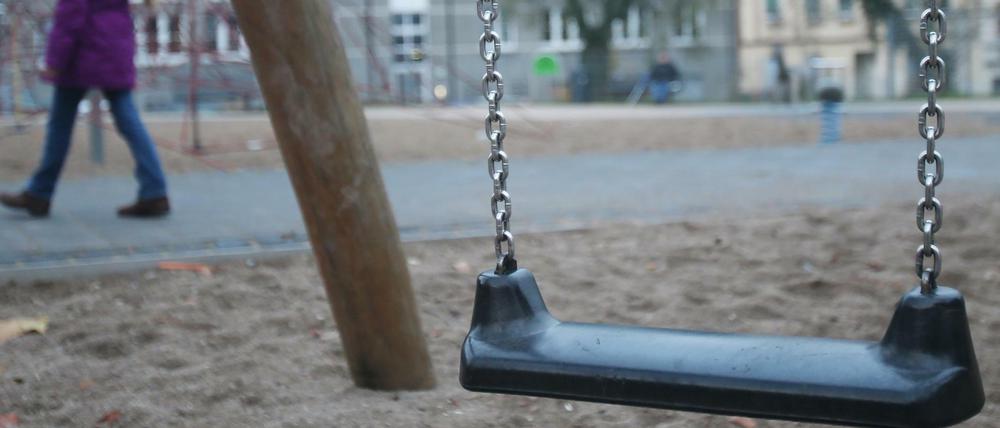 Eine Schaukel auf einem Spielplatz in Hamburg-Harburg