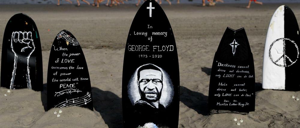 Gedenken an George Floyd am Strand von San Diego